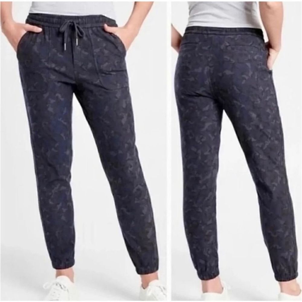 Athleta Stratum Camo Printed Farallon Jogger 26 NWT